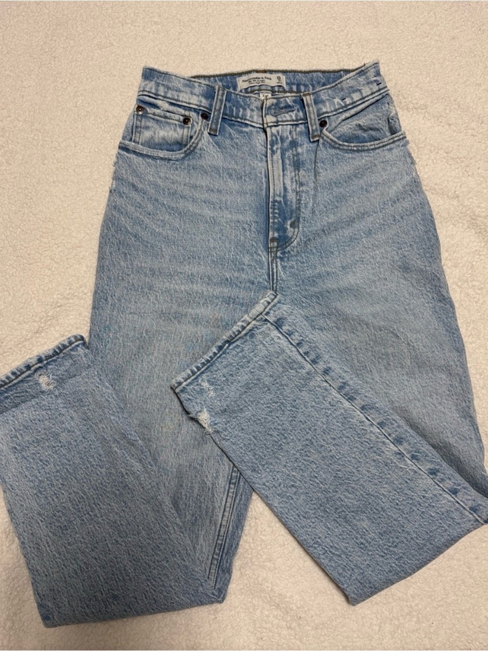Abercrombie & Fitch Light Wash Curve Love High-Rise 90s Straight Jeans